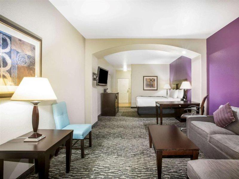 La Quinta By Wyndham Kyle - Austin South Hotel Exterior photo